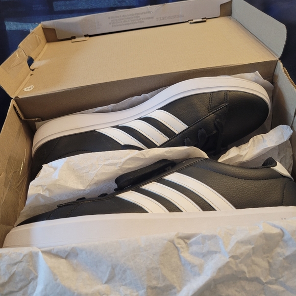 Man's Adidas Sneakers - Picture 9 of 9